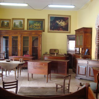 Latina-Negozio-AntichitÃ -e-restauro-2