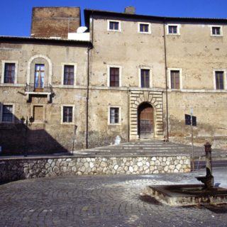 Cisterna-Palazzo-Caetani_retro_1