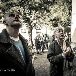 7MINUTI Regia Michele Placido, seconda giornata di riprese, Latina 2 dicembre 2015 - Nella foto: Massimo Ferrari con Ottavia Piccolo nel quartiere Nicolosi - EdeDPhotos/Enrico de Divitiis/www.enricodedivitiis.it